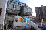 河内長野駅から徒歩３分。駅からイズミヤへ行く途中にあります！