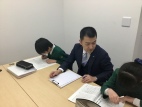 ３Ｆ個別教室です。生徒２人対講師１人で、分かるまで出来るまで丁寧に指導します。 