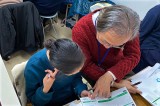 個別ブースでは、二人の生徒に一人の講師がつき、わかるまで、できるまで丁寧に指導します。 